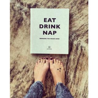 Katie Cassidy feet photo thumbnail