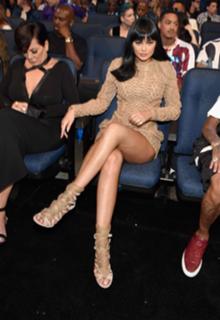 Kylie Jenner feet photo thumbnail