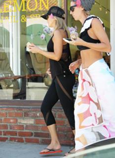 Kate Hudson feet photo thumbnail
