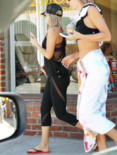 Kate Hudson feet photo thumbnail