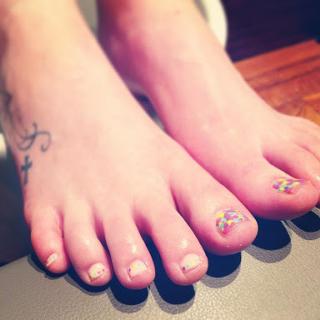 Joss Stone feet photo thumbnail