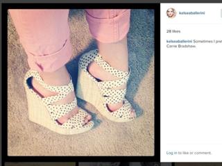 Kelsea Ballerini feet photo thumbnail