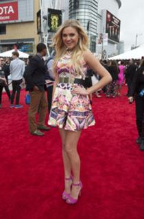 Kelsea Ballerini feet photo thumbnail