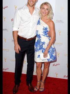 Julianne Hough feet photo thumbnail