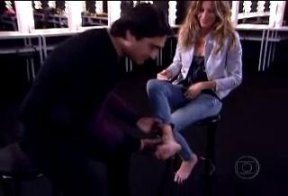 Gisele Bündchen feet photo thumbnail