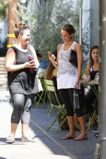 Jessica Alba feet photo thumbnail