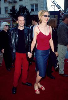 Jenna Elfman feet photo thumbnail