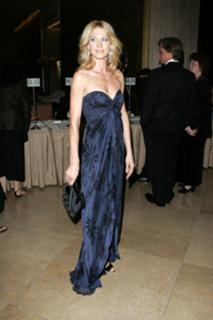 Jenna Elfman feet photo thumbnail
