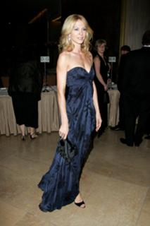 Jenna Elfman feet photo thumbnail