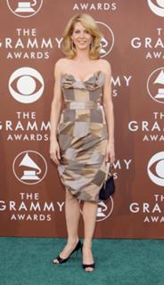 Jenna Elfman feet photo thumbnail