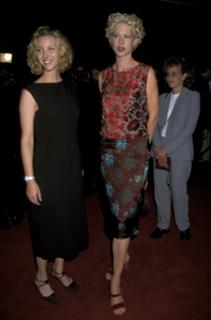 Jenna Elfman feet photo thumbnail