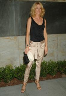Jenna Elfman feet photo thumbnail