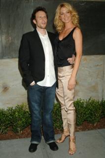 Jenna Elfman feet photo thumbnail