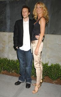 Jenna Elfman feet photo thumbnail