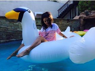 Vanessa Hudgens feet photo thumbnail