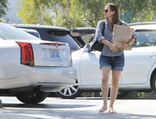 Jennifer Garner feet photo thumbnail