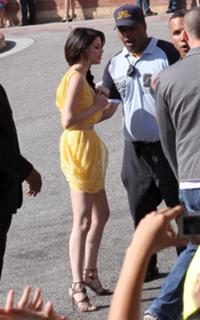 Selena Gomez feet photo thumbnail