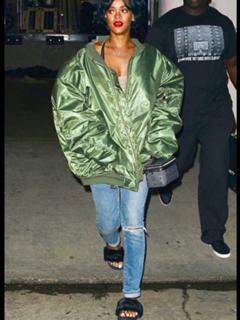 Rihanna feet photo thumbnail