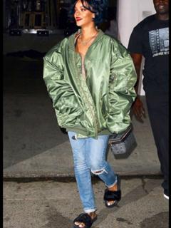 Rihanna feet photo thumbnail