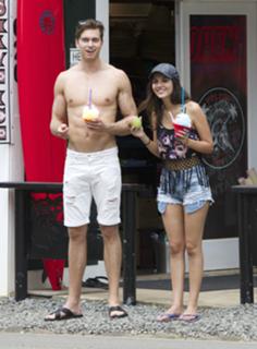 Victoria Justice feet photo thumbnail