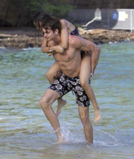 Victoria Justice feet photo thumbnail