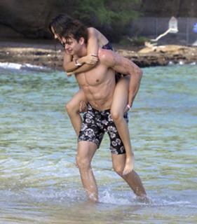 Victoria Justice feet photo thumbnail
