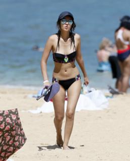 Victoria Justice feet photo thumbnail