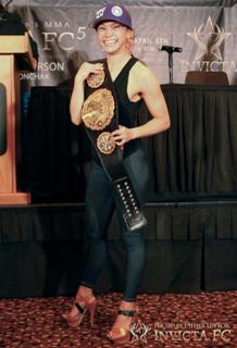 Michelle Waterson feet photo thumbnail