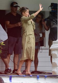 Jennifer Aniston feet photo thumbnail