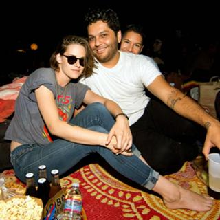 Kristen Stewart feet photo thumbnail