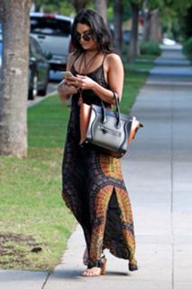 Vanessa Hudgens feet photo thumbnail