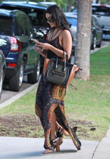 Vanessa Hudgens feet photo thumbnail