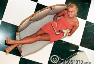 Adriane Galisteu feet photo thumbnail
