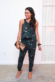 Rosario Dawson feet photo thumbnail