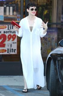 Rose McGowan feet photo thumbnail