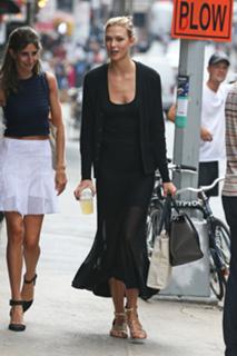Karlie Kloss feet photo thumbnail