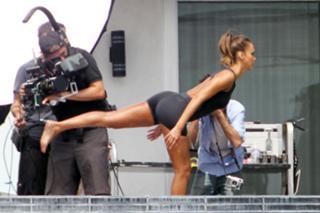 Jessica Alba feet photo thumbnail