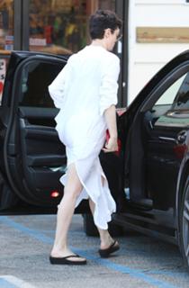 Rose McGowan feet photo thumbnail