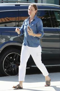 Jennifer Garner feet photo thumbnail