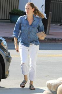 Jennifer Garner feet photo thumbnail