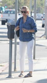 Jennifer Garner feet photo thumbnail