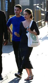 Amanda Peet feet photo thumbnail