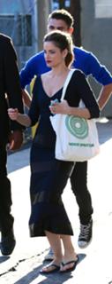 Amanda Peet feet photo thumbnail