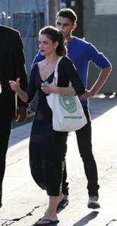 Amanda Peet feet photo thumbnail