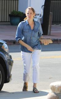 Jennifer Garner feet photo thumbnail