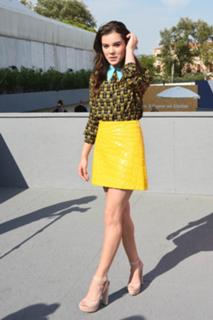 Hailee Steinfeld feet photo thumbnail