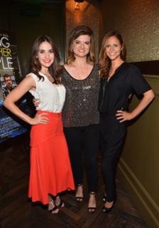 Alison Brie feet photo thumbnail