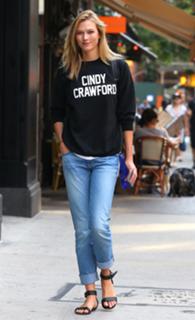 Karlie Kloss feet photo thumbnail