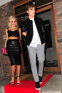 Pixie Lott feet photo thumbnail