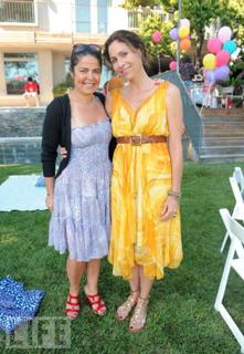 Minnie Driver feet photo thumbnail